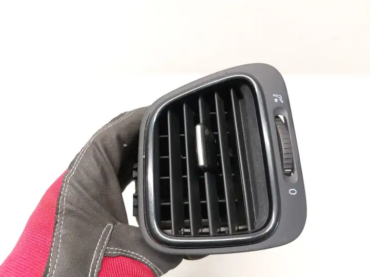 Volkswagen Scirocco (2008 - 2014) 1Q0819704 Боковой воздушный дефлектор — фото 2