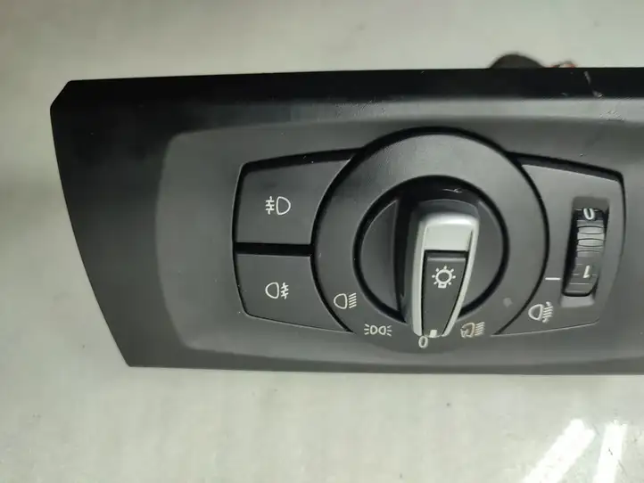 BMW 3 E90 E91 (2005 - 2012) 9169406 Включатель фонарей — фото 4