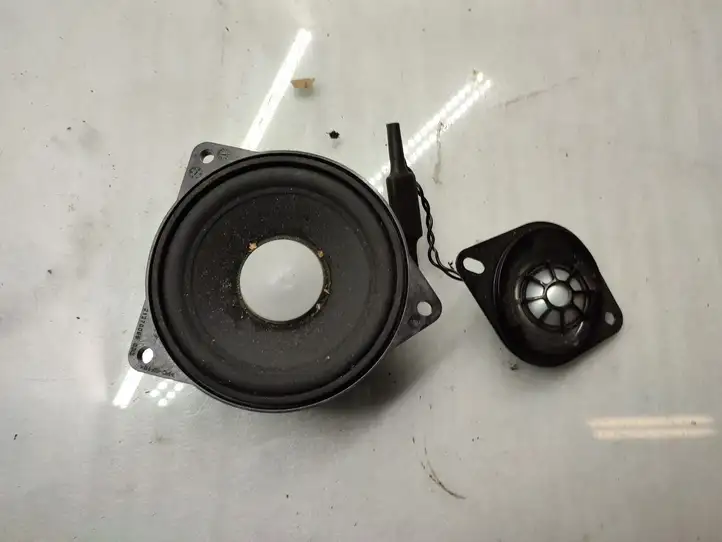 BMW 3 F30 F35 F31 (2012 - 2018) 9226358 Твитер задних дверей — фото 1