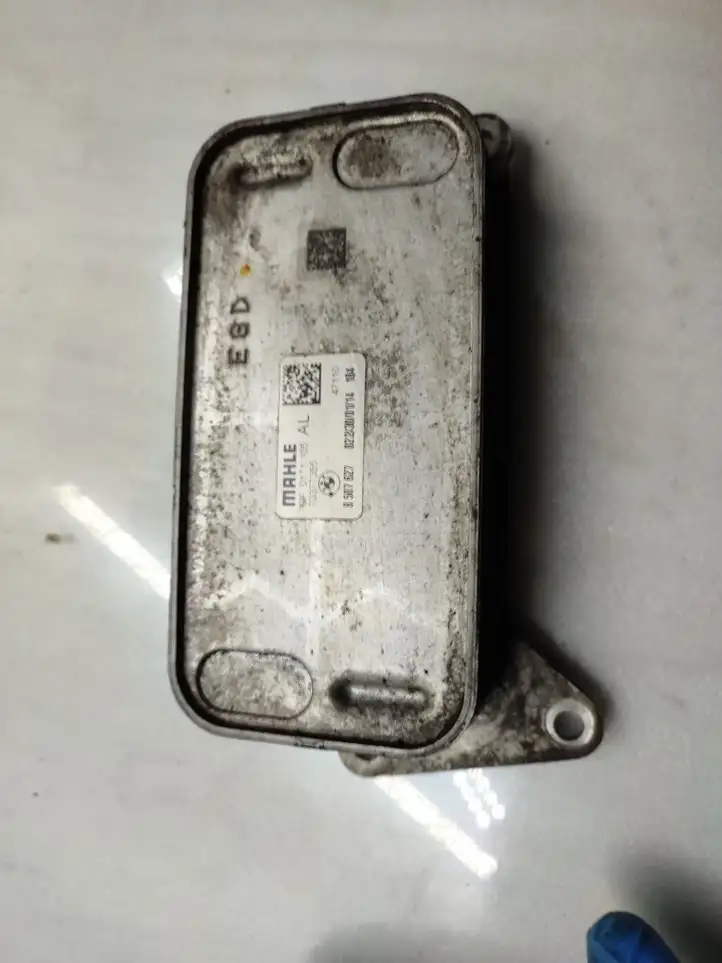 BMW 3 F30 F35 F31 (2012 - 2018) 8507627 Кронштейн масляного фильтра — фото 2
