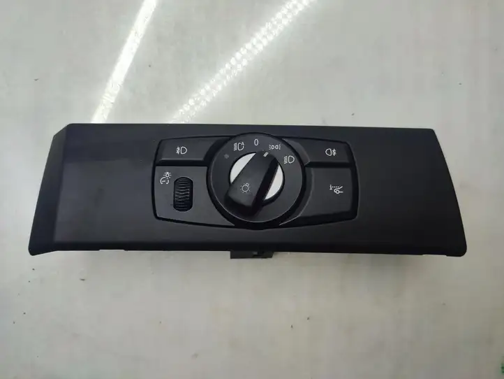 BMW 5 E60 E61 (2004 - 2010) 6988564 Включатель фонарей — фото 1
