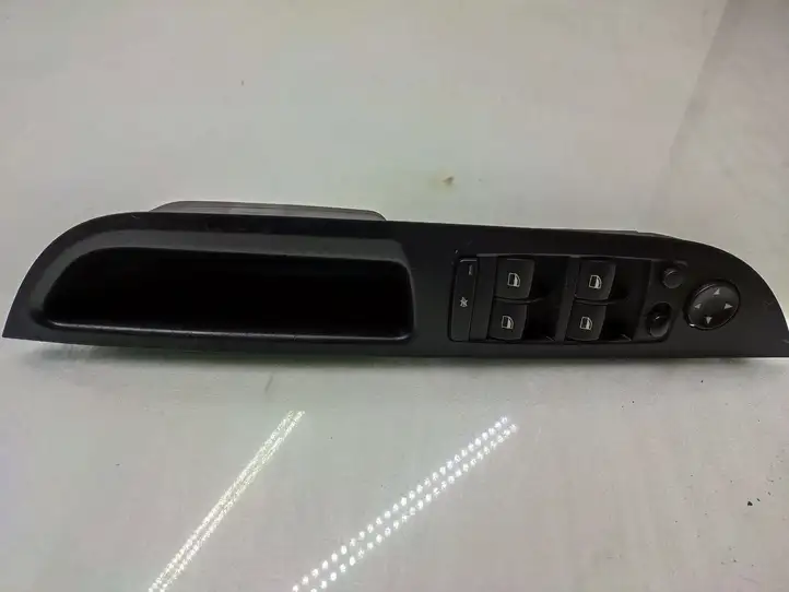 BMW 5 E60 E61 (2004 - 2010) 9122111 Блок кнопок стеклоподъемников — фото 1