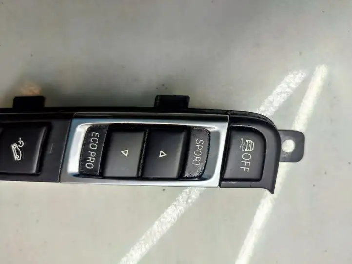 BMW X3 F25 (2010 - 2017) 9240289 Кнопка парктроника — фото 3