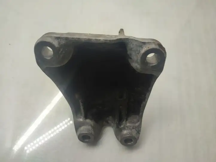 BMW 3 E90 E91 (2005 - 2012) 6859416 Кронштейн двигателя — фото 2