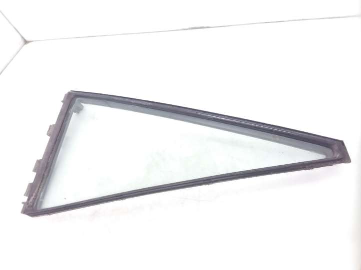 Toyota Corolla Verso E121 (2001 - 2004)  6818813100 Маленькое стекло 