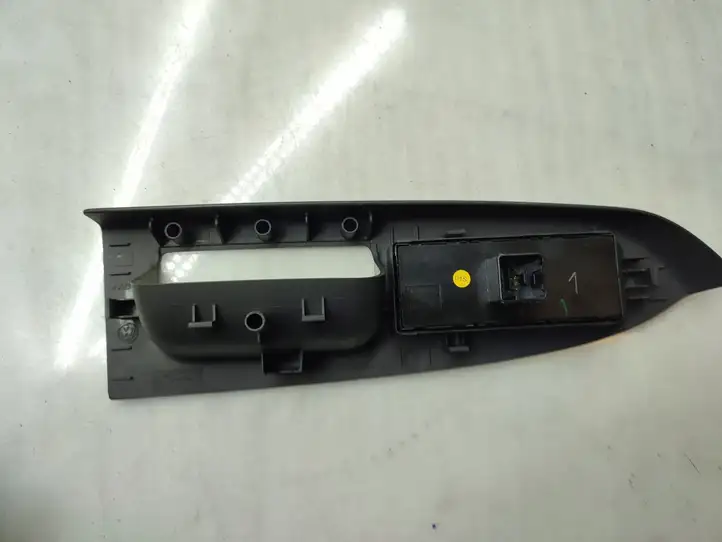 Volkswagen Touran II (2010 - 2016) 7P6959857 Блок кнопок стеклоподъемников — фото 2
