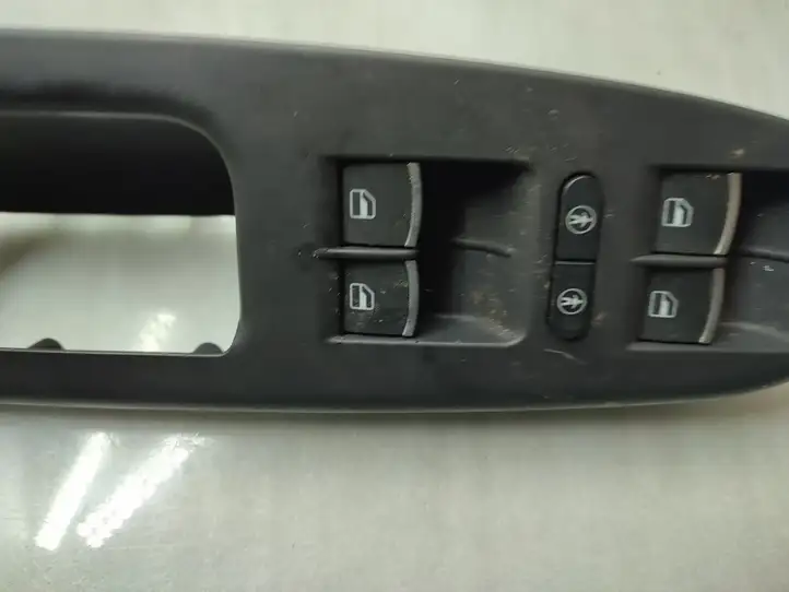 Volkswagen Touran II (2010 - 2016) 7P6959857 Блок кнопок стеклоподъемников — фото 6
