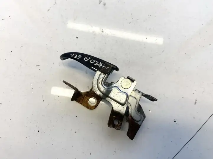 Mazda 626 (1999 - 2002) Ручка открытия капота — фото 1