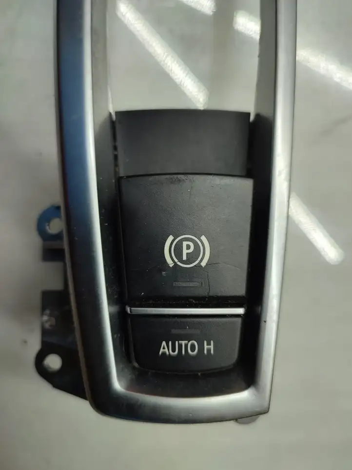 BMW 7 F01 (2008 - 2016) 9159997 Кнопка ручного тормоза — фото 3