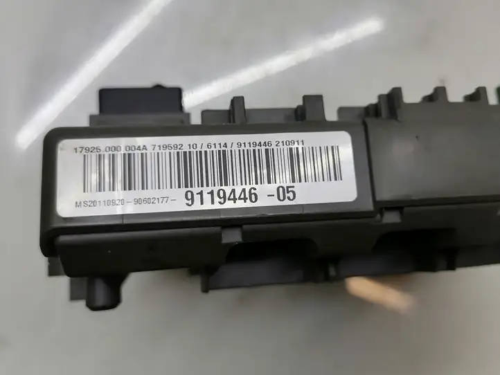 BMW 3 E90 E91 (2005 - 2012) Блок предохранителей — фото 2