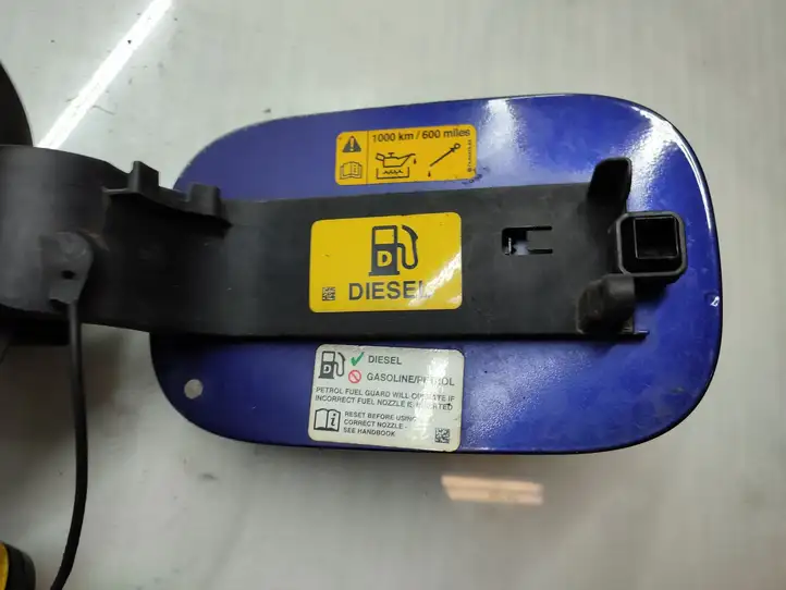 Land Rover Range Rover Sport L494 (2009 - 2013) Отделка лючка топливного бака — фото 4