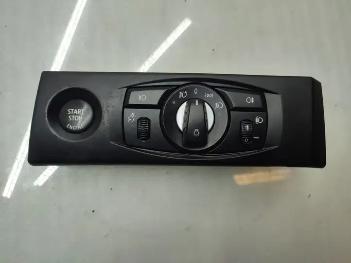 BMW 5 E60 E61 (2004 - 2010) 6988555 Включатель фонарей — фото 1