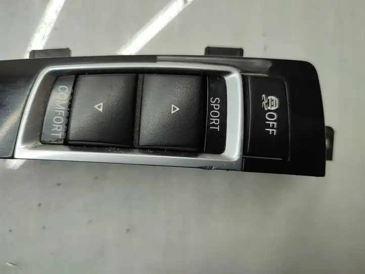 BMW 7 F01 (2008 - 2016) 9201483 Кнопка парктроника — фото 3
