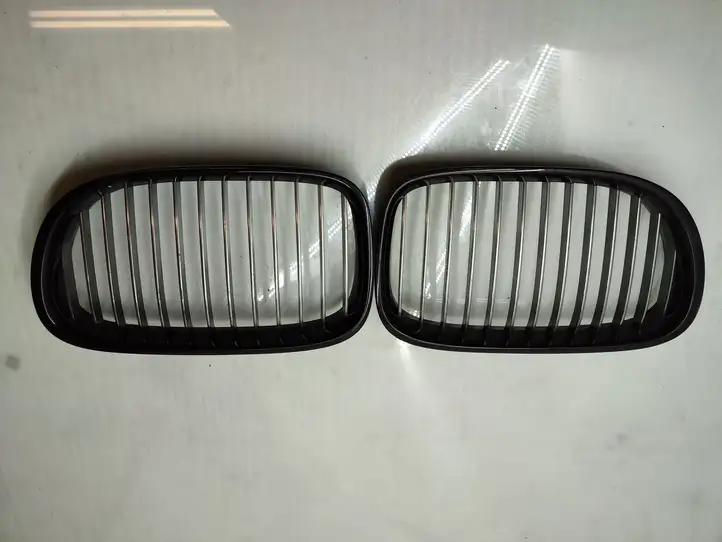 BMW 7 F01 (2008 - 2016) Верхняя решетка радиатора — фото 1
