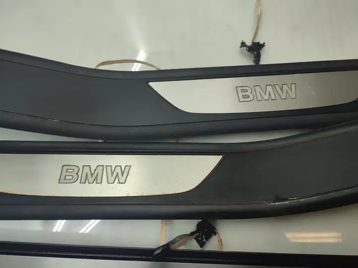 BMW 7 F01 (2008 - 2016) 7181012 Внутренняя обшивка порога (комплект) — фото 8