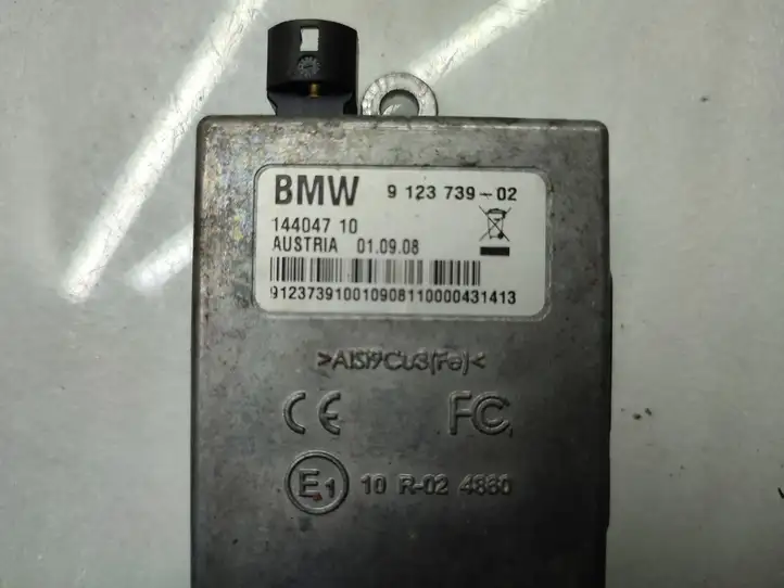 BMW 3 E90 E91 (2005 - 2012) 9123739 Усилитель антенны — фото 3
