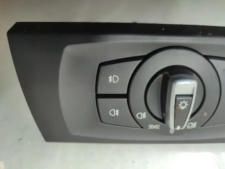 BMW 3 E90 E91 (2005 - 2012) 9169404 Включатель фонарей — фото 3
