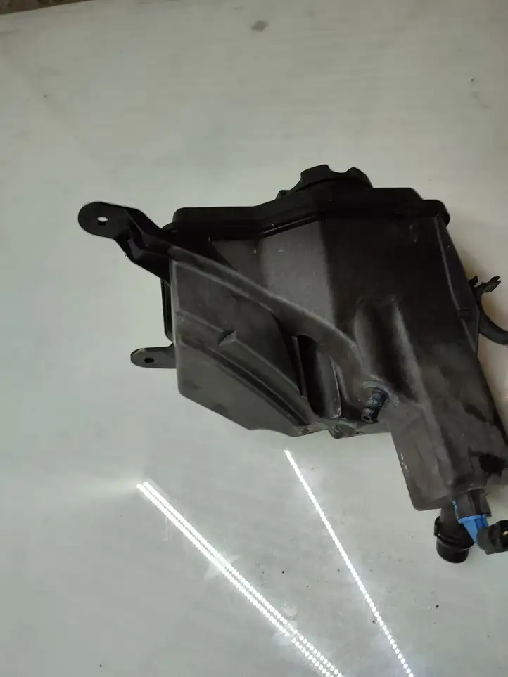 BMW 3 E90 E91 (2005 - 2012) 7810592 Расширительный бачок — фото 4