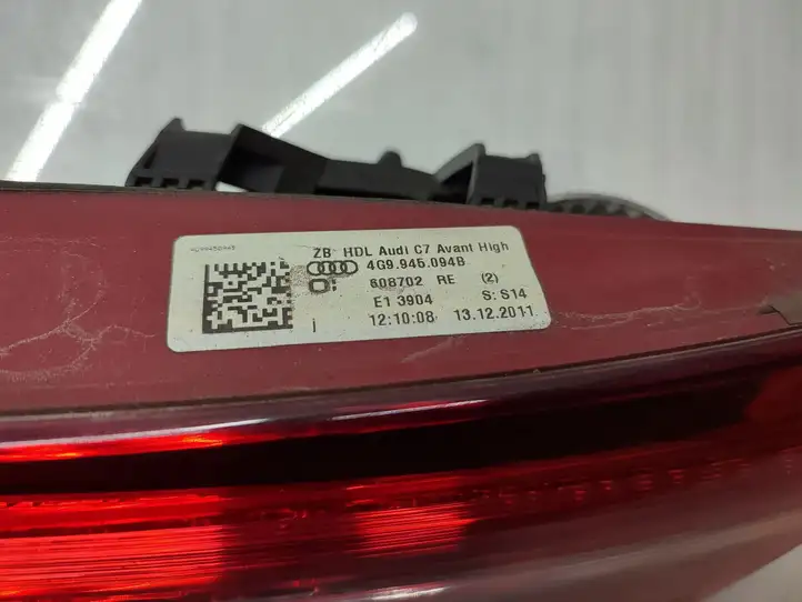 Audi A6 C7 (2011 - 2014) 4G9945094B Задний фонарь в крышке багажника — фото 3