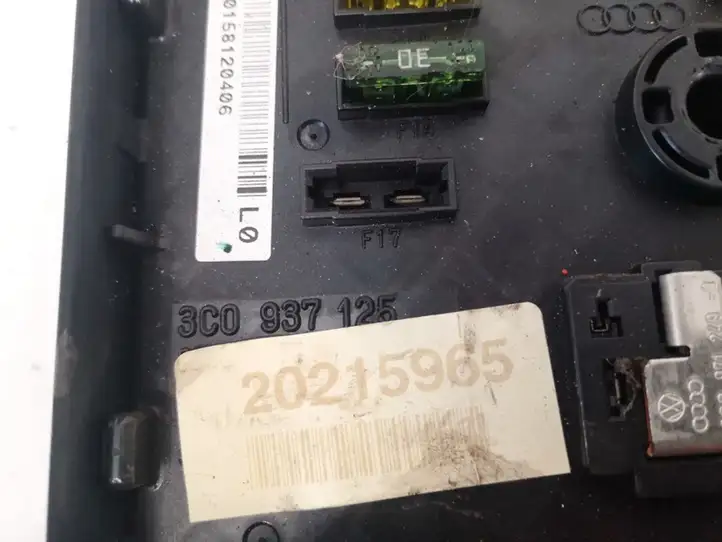 Volkswagen PASSAT B6 (2005 - 2010) 3c0937125 Блок предохранителей (комплект) — фото 3