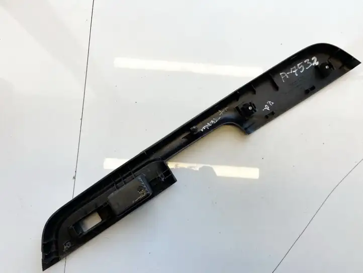 Nissan X-Trail T30 (2001 - 2007) 809488h700 Прочие детали салона — фото 2