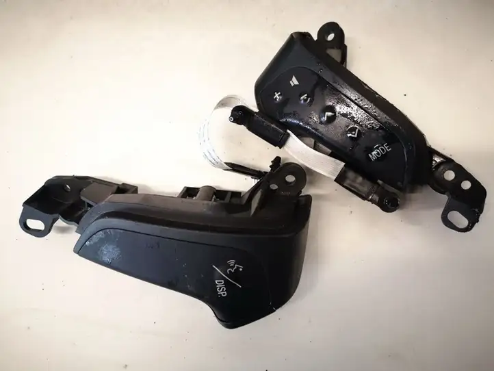 Toyota Avensis T250 (2003 - 2006) 75b070 Кнопки на рулевом колесе — фото 1