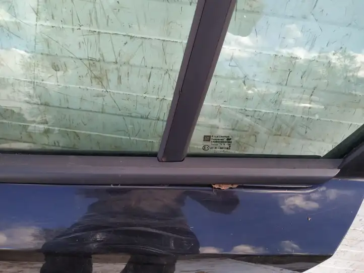 Opel Astra H (2004 - 2009) Накладка стекла задней двери — фото 2