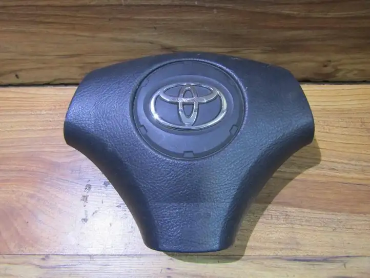 Toyota Corolla E120 E130 (2000 - 2004) Подушка безопасности руля — фото 1