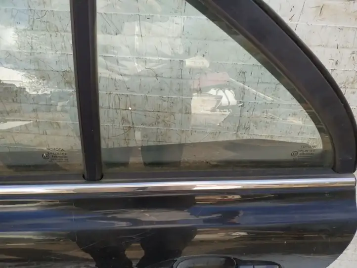 Toyota Avensis T250 (2003 - 2006) Накладка стекла задней двери — фото 3