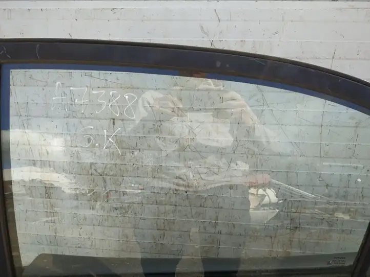 Toyota Avensis T250 (2003 - 2006) Стекло задней двери — фото 1
