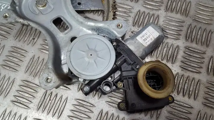 Toyota Corolla Verso AR10 (2004 - 2009) 698400F020 Стеклоподъемник задней двери — фото 2