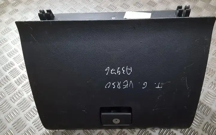 Toyota Corolla Verso AR10 (2004 - 2009) 555510f010 Вещевой ящик — фото 1