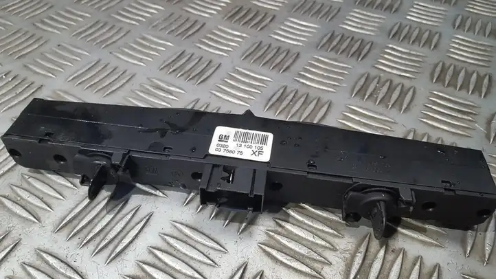 Opel Zafira B (2006 - 2008) 13100105 Включатель аварийных фонарей — фото 2