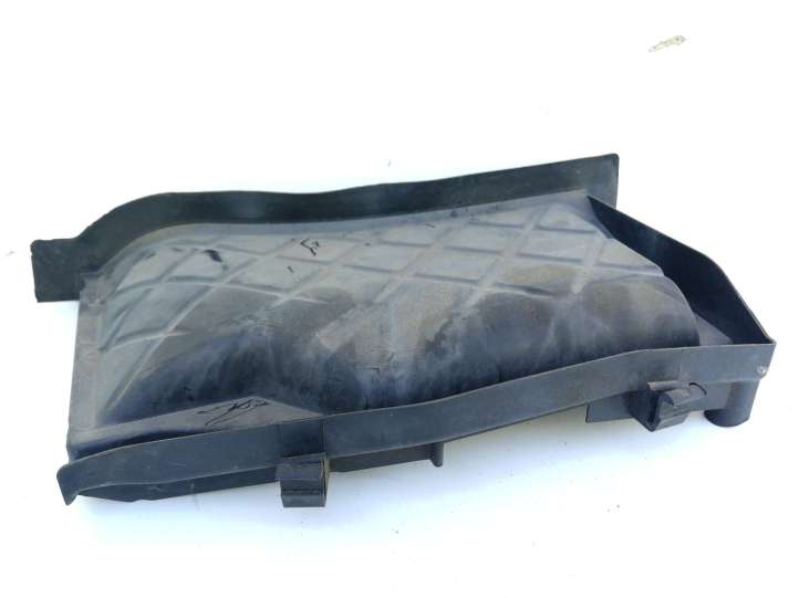 Audi A4 (2004 - 2009)  8E1819979A Крышка микрофильтра воздуха
