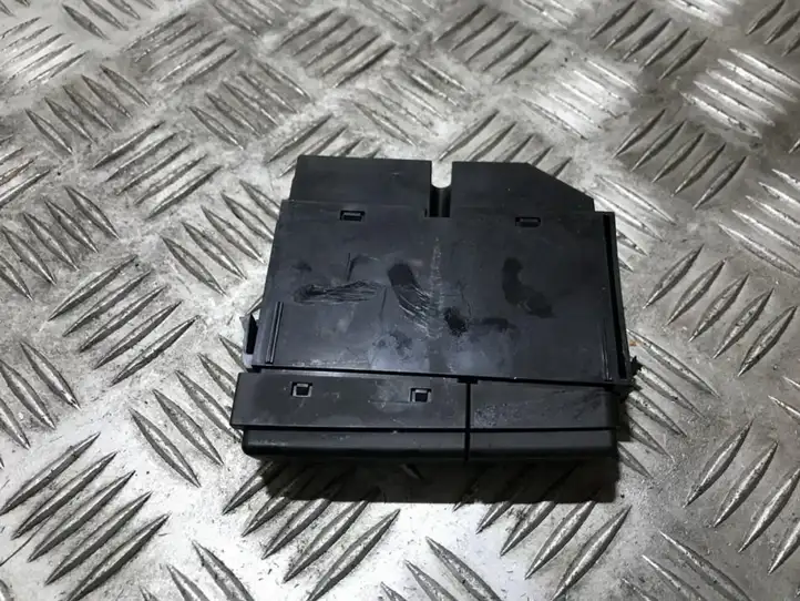 Toyota Avensis T250 (2006 - 2009) 8479005110d Кнопка обогрева стекла — фото 2