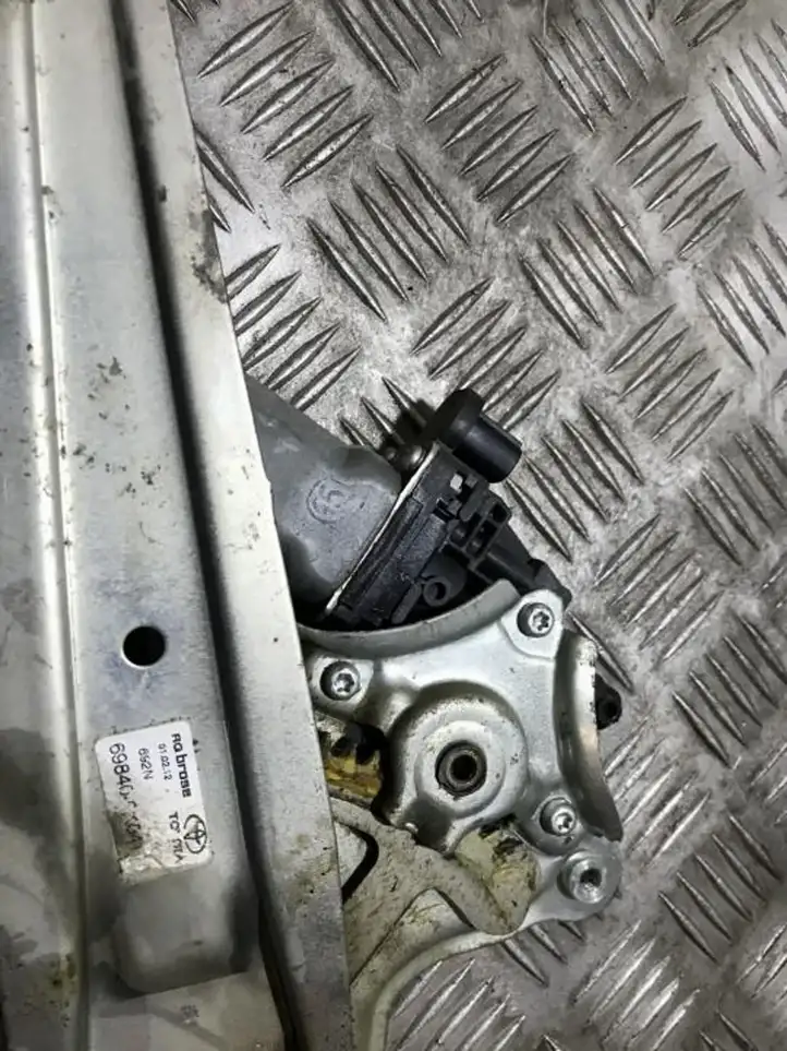 Toyota Hilux (AN10, AN20, AN30) (2011 - 2015) 857100k020 Стеклоподъемник задней двери — фото 2