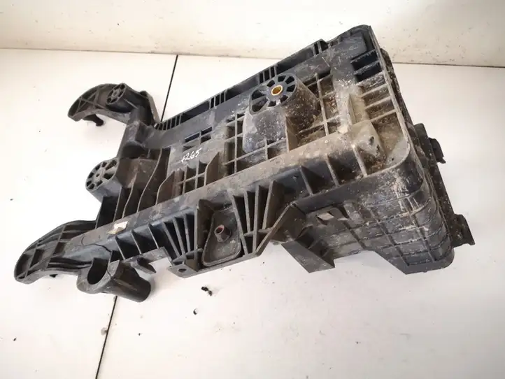 Volkswagen PASSAT B6 (2005 - 2010) 1k0915333c Ящик аккумулятора — фото 2