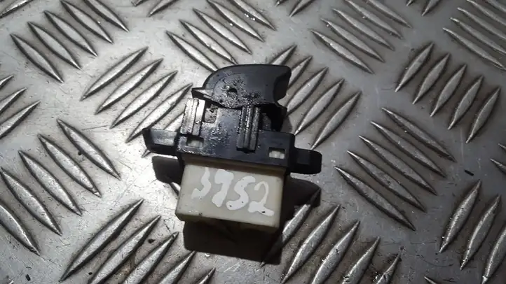 Mazda 6 (2002 - 2005) 3583v39 Кнопка стеклоподъемников — фото 1