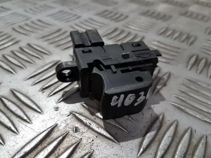 Nissan Qashqai (2006 - 2010) jd000 Блок кнопок стеклоподъемников — фото 2