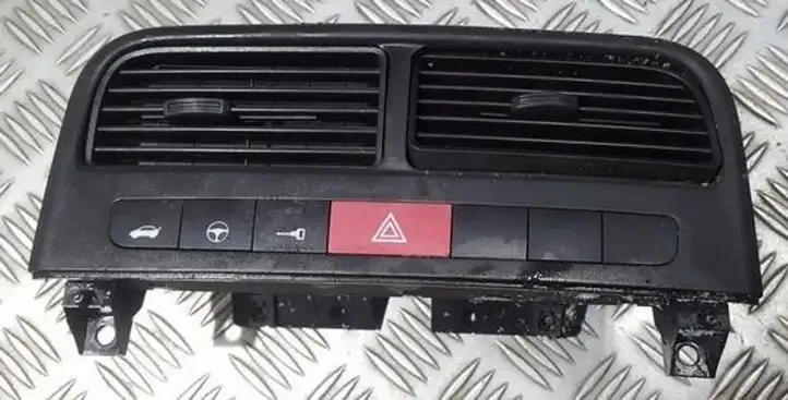 Fiat Punto (188) (1999 - 2010) 735394582 Центральный воздушный дефлектор — фото 1