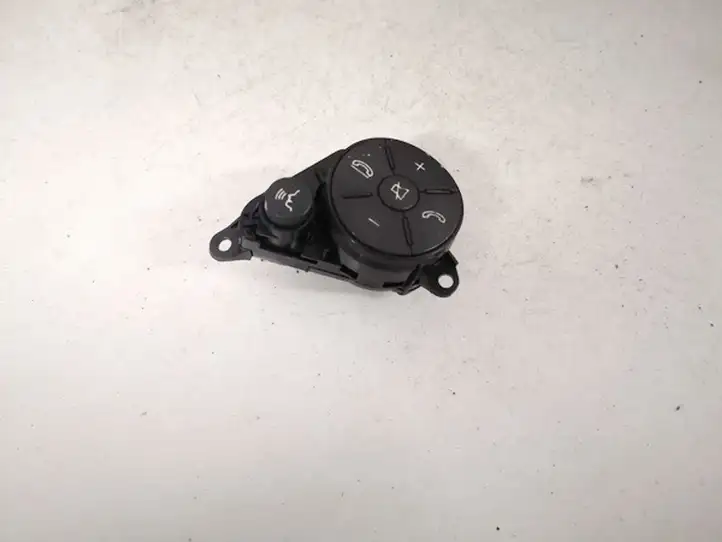 Mercedes-Benz C W204 (2007 - 2014) a2048210051 Кнопки на рулевом колесе — фото 1