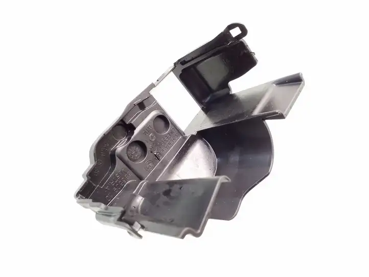 BMW 5 G30 G31 (2016 - )  8793045 Другая деталь отсека двигателя