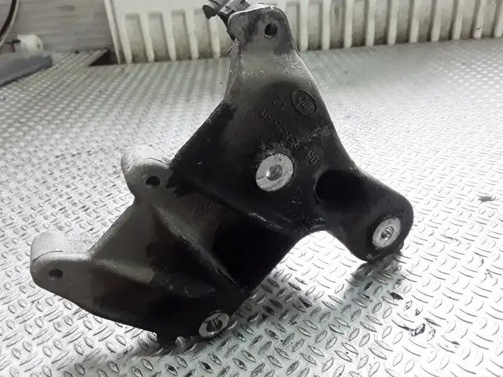 Peugeot 307 CC (2001 - 2005) 9648584680 Кронштейн охладителя EGR — фото 2