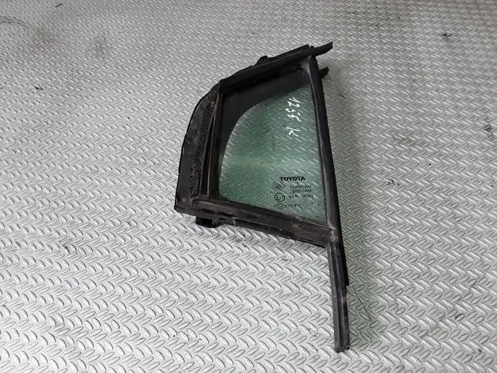 Toyota Yaris (2005 - 2009) Треугольное стекло передней двери — фото 1