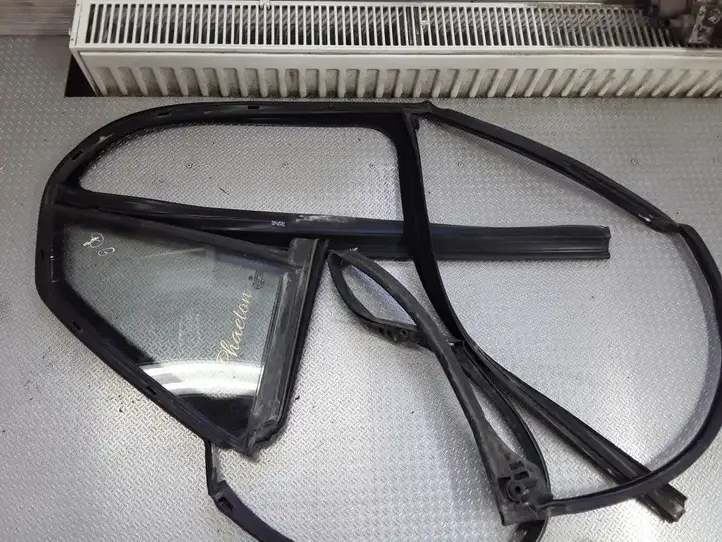 Volkswagen Phaeton (2002 - 2008)   Маленькое стекло 