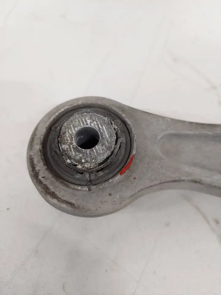 BMW 5 F10 F11 (2009 - 2016)  608216 Рычаг