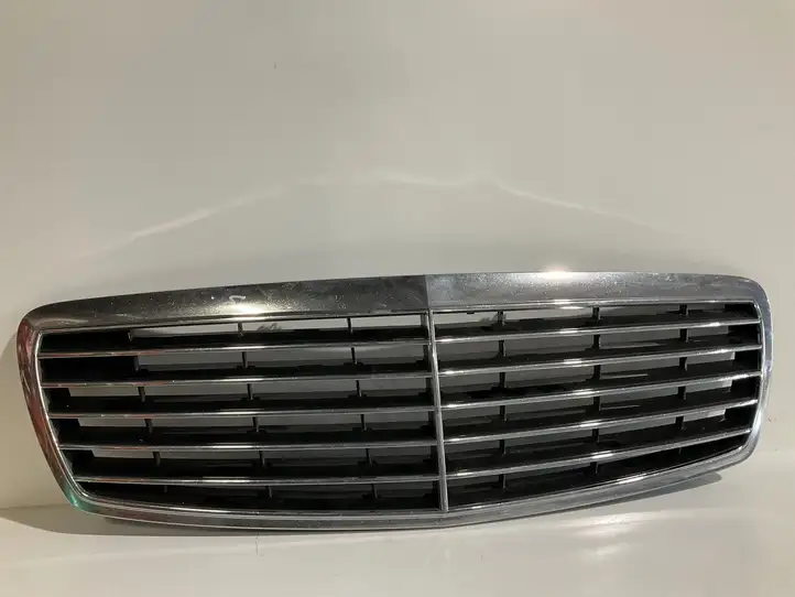 Mercedes-Benz E W211 (2002 - 2009) A2118800583 Передняя решетка — фото 1