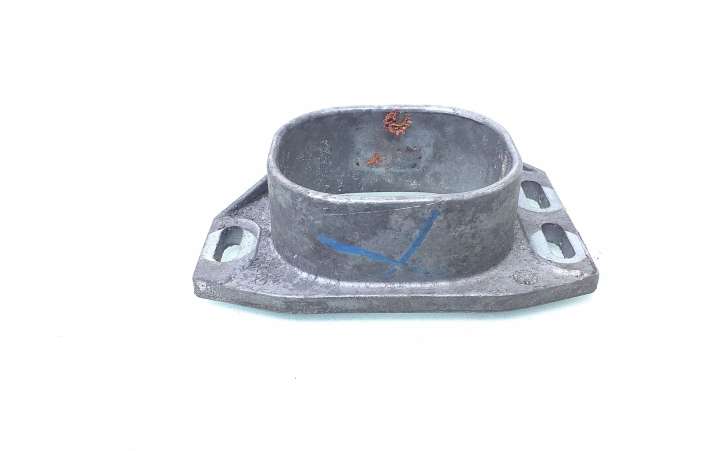 Audi A4 (2000 - 2006)  8D0199335P Кронштейн крепления двигателя