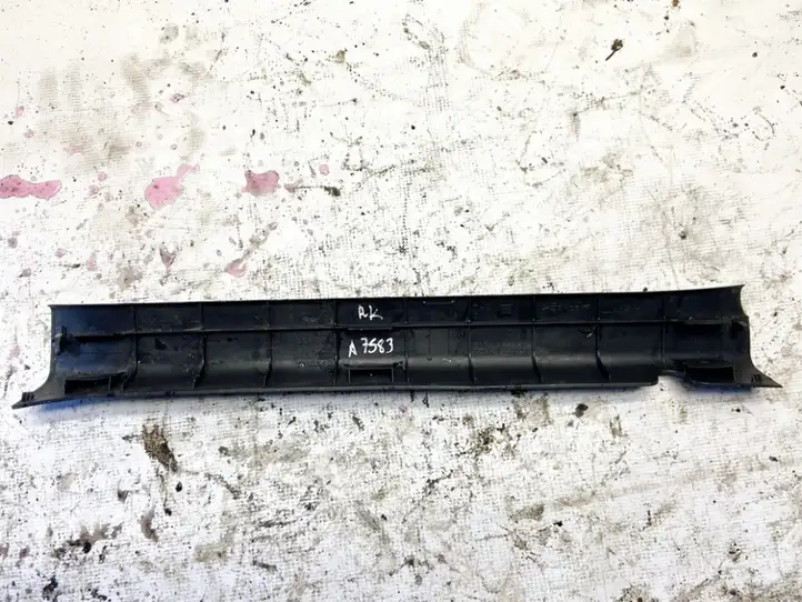 Toyota Avensis Verso (2004 - 2009) 6791444020 Внутренняя отделка переднего порога — фото 2