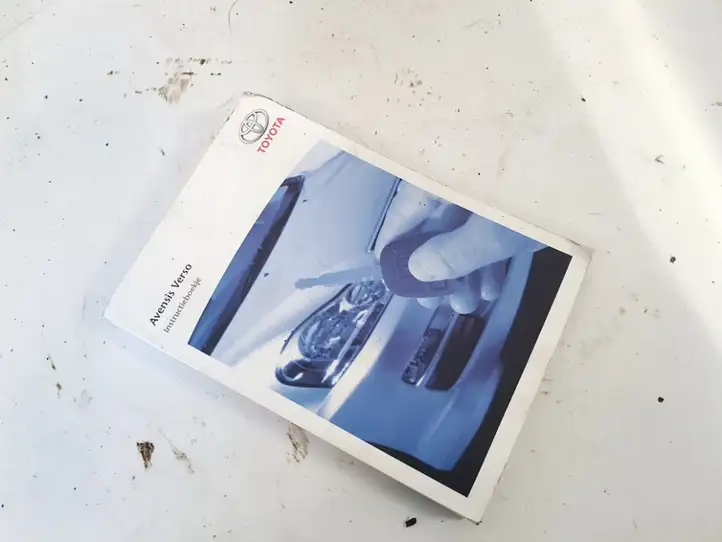 Toyota Avensis Verso (2004 - 2009) Сервисная книжка — фото 1